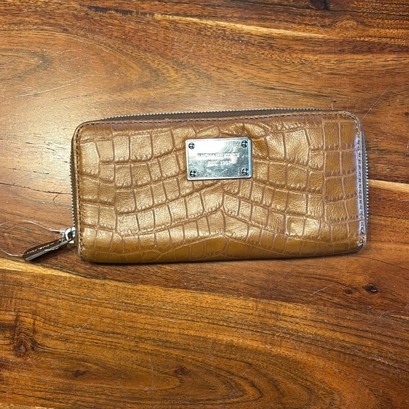 Micheal kors crocodile leather wallet wristlet - Picture 2 of 7